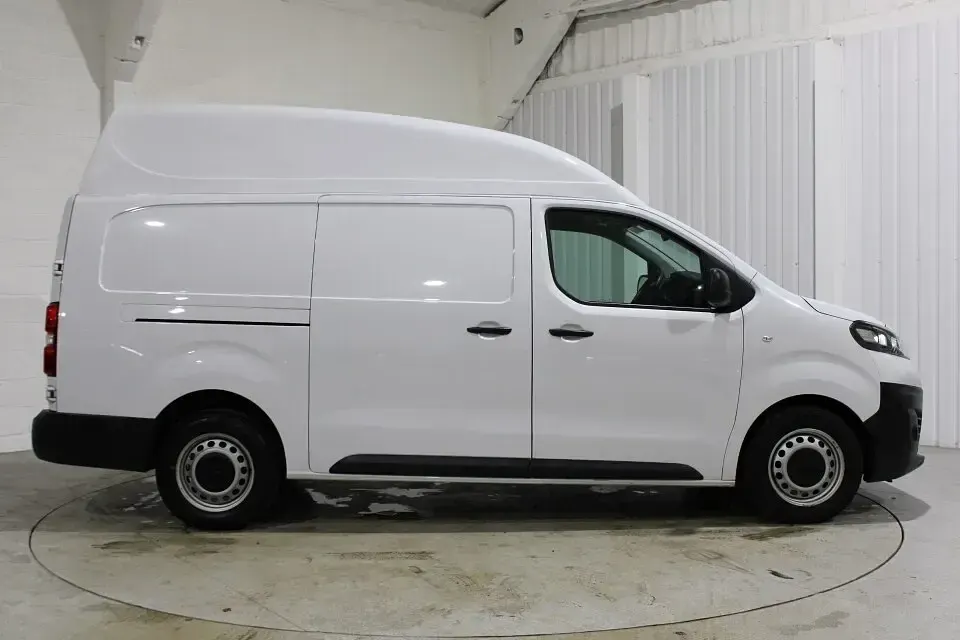Used Vauxhall Vivaro S 100 HP (73 kW) 2023 White MPV