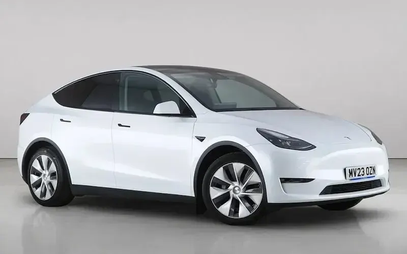 Used Tesla Model Y Long Range AWD 286 kW (389 HP) 2025 SUV