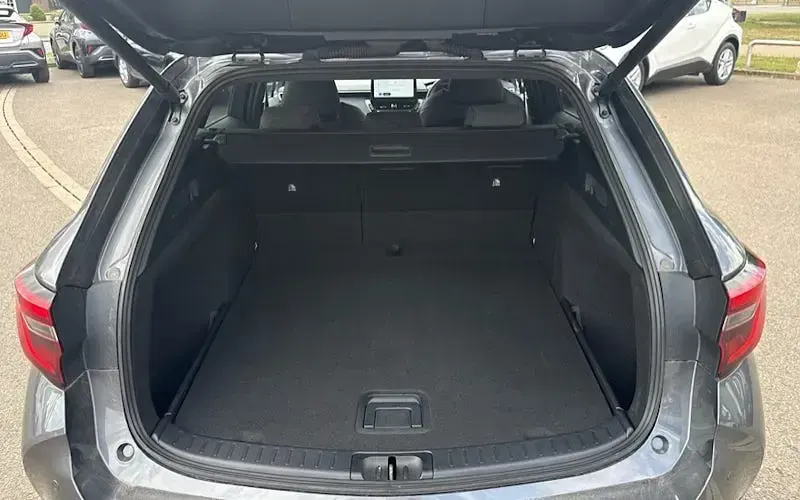 Used Toyota Corolla Design 140 HP (102 kW) 2025 Grey Estate