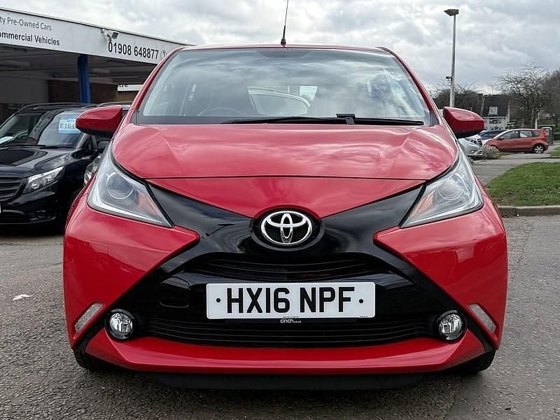 Used Toyota Aygo x-press 68 HP (50 kW) 2016 Red Hatchback