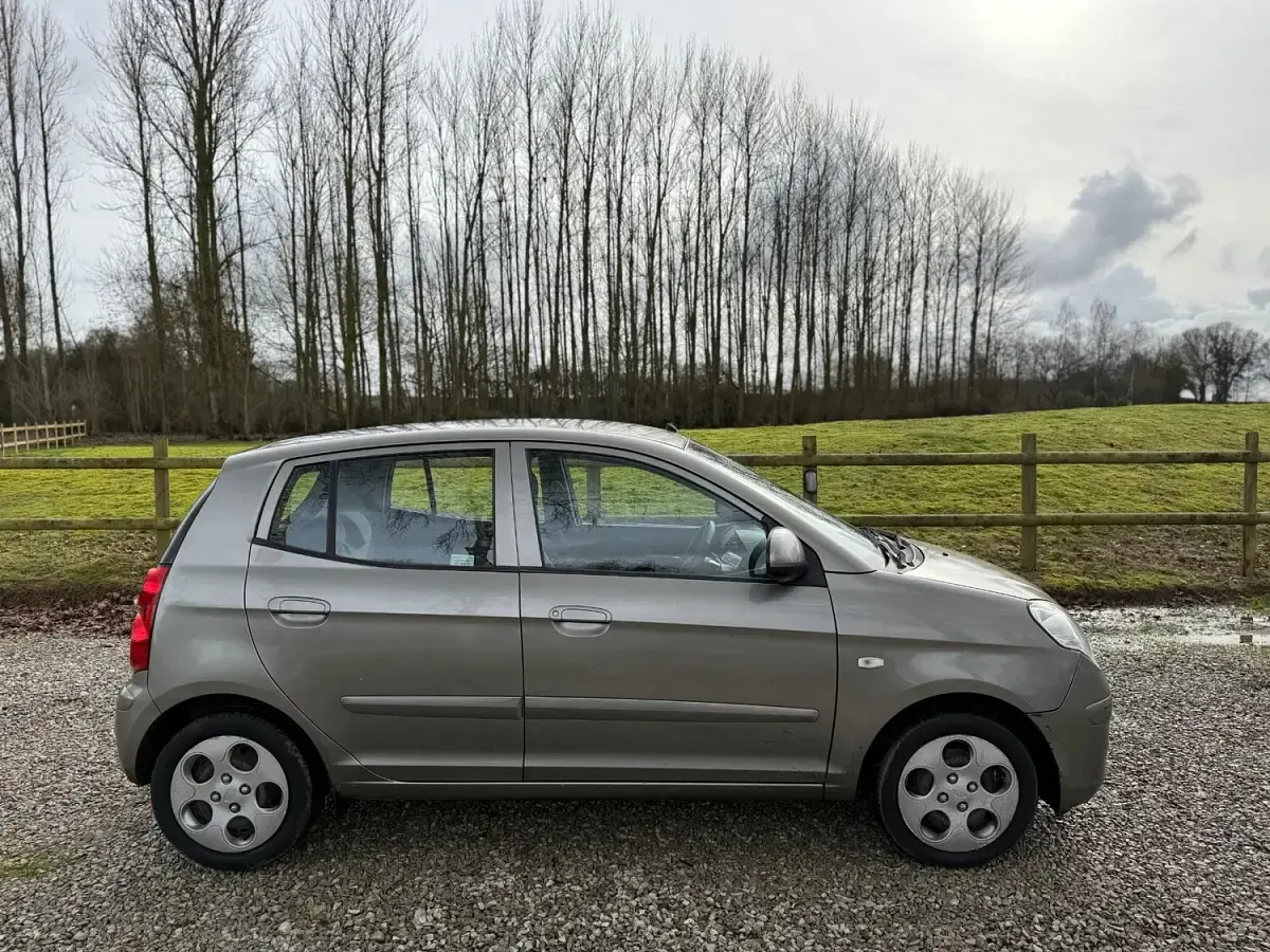 Used Kia Picanto 64 HP (47 kW) 2008 Silver Hatchback