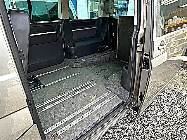 Used VW Caravelle Executive 180 HP (132 kW) 2012 Beige Van