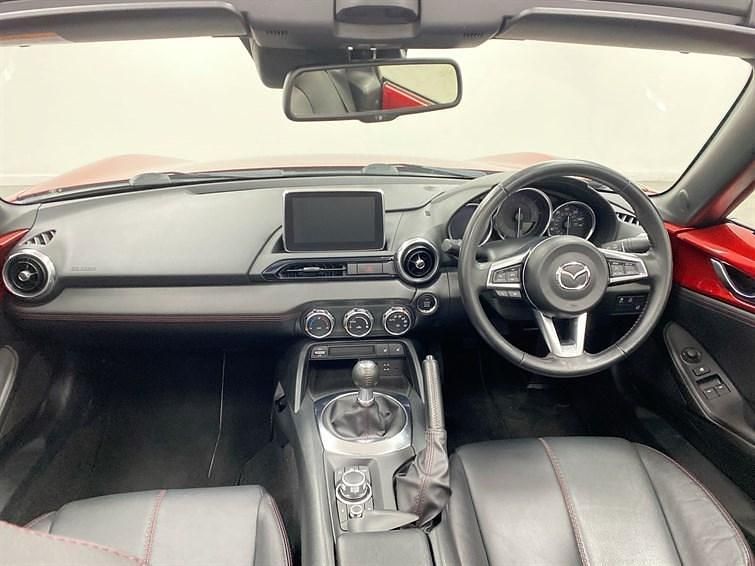 Używany Mazda MX5 Inclusive 131 KM (96 kW) 2017 Czerwony Kabriolet