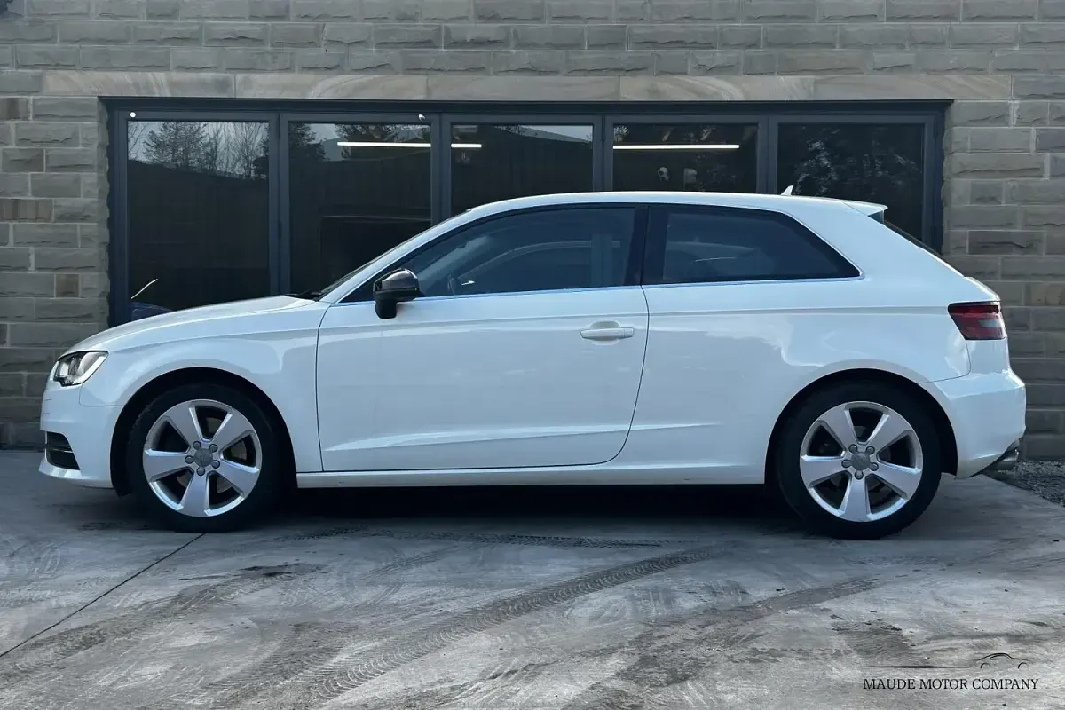 Usado Audi A3 Sport 184 HP (135 kW) 2015 Branco Citadino