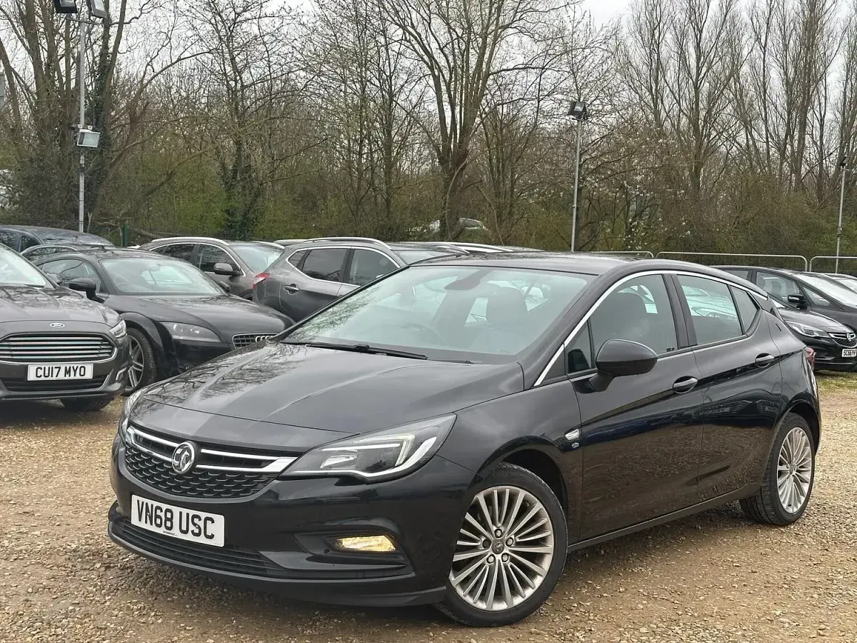 Used Vauxhall Astra Elite 200 HP (147 kW) 2018 Black Hatchback