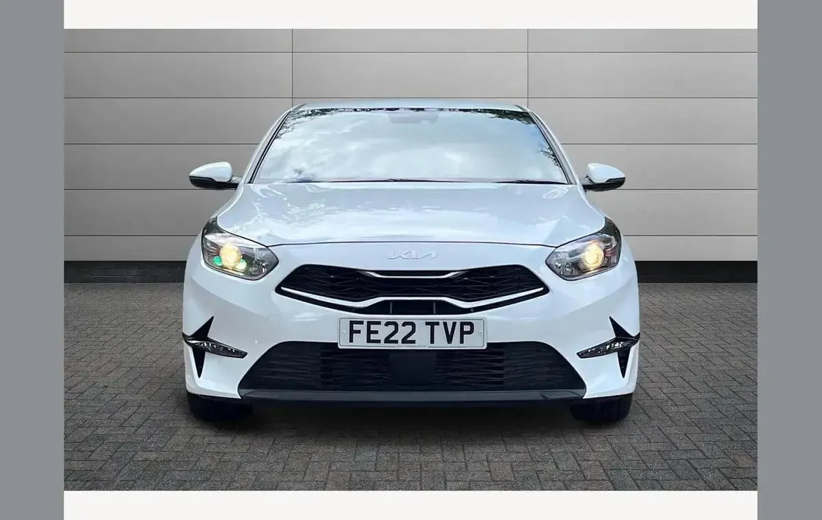Used Kia Ceed 158 HP (116 kW) 2022 White Hatchback