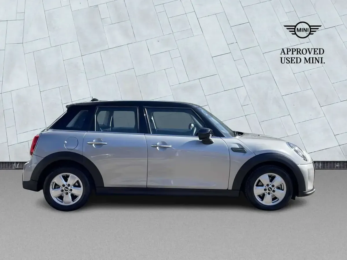 Używany Mini Cooper Classic 2023 Srebrny Hatchback