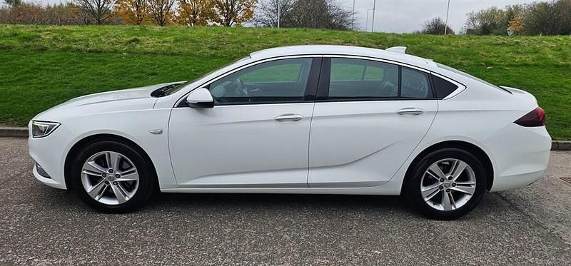 Used Vauxhall Insignia Sport 167 HP (122 kW) 2017 White Hatchback