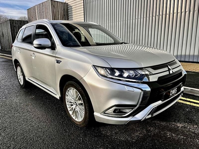Silver Used 2018 Mitsubishi Outlander P-HEV Estate | £11,750 (Super price) - Image 1/4