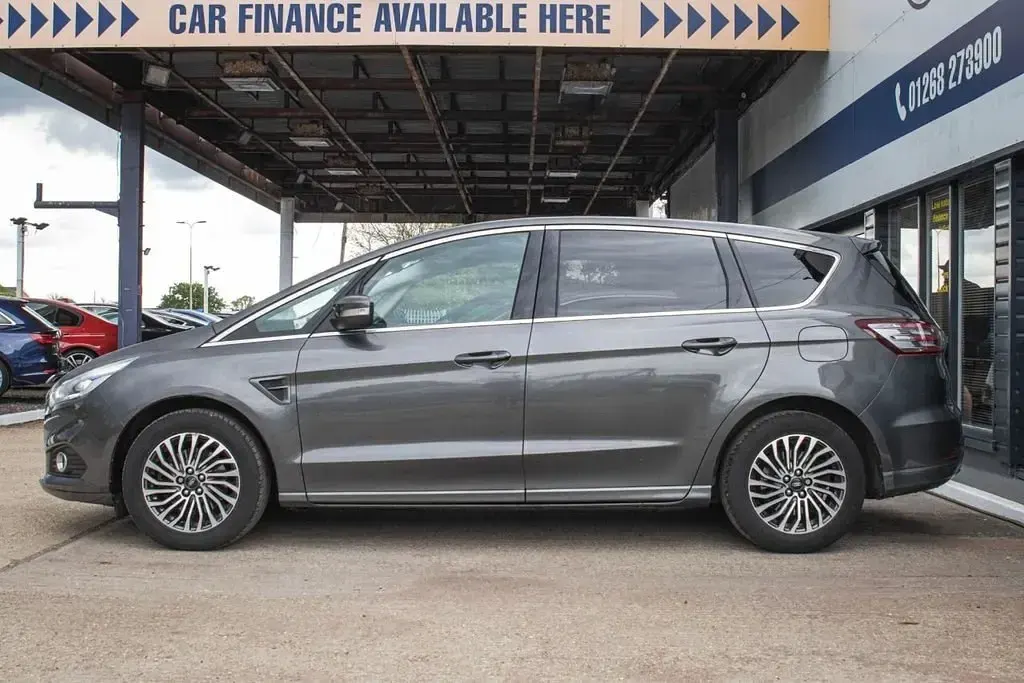 Usado Ford S-MAX Titanium 165 HP (121 kW) 2019 Cinzento Monovolume