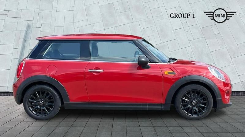 Begagnad Mini ONE Hatch 101 HK (74 kW) 2015 Röd Halvkombi