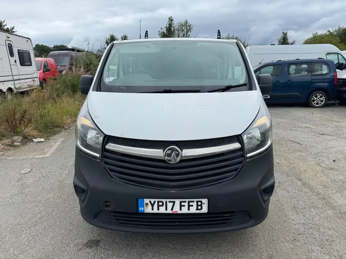 Used Vauxhall Vivaro 115 HP (84 kW) 2017 White MPV