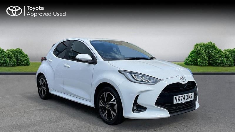 White Used 2024 Toyota Yaris Hybrid Design Hatchback | £19,947 (Super price) - Image 1/4