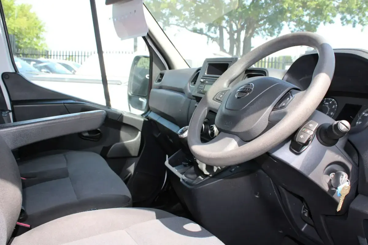 Używany Nissan Interstar Tekna 2022 Biały Van