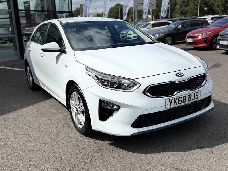 Arctic white Used 2018 Kia Ceed 2 Hatchback | £11,000 (Fair price) - Image 1/4
