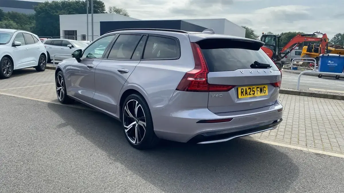 Used Volvo V60 Plus 197 HP (144 kW) 2025 Silver Estate