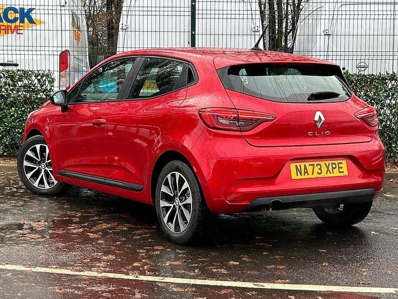 Used Renault Clio V Evolution 90 HP (66 kW) 2023 Red Hatchback