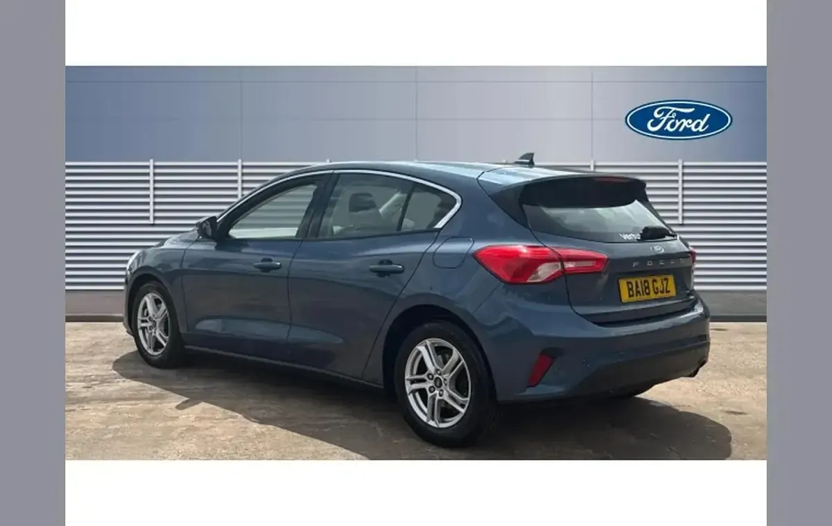 Used Ford Focus Zetec 99 HP (72 kW) 2018 Blue Hatchback
