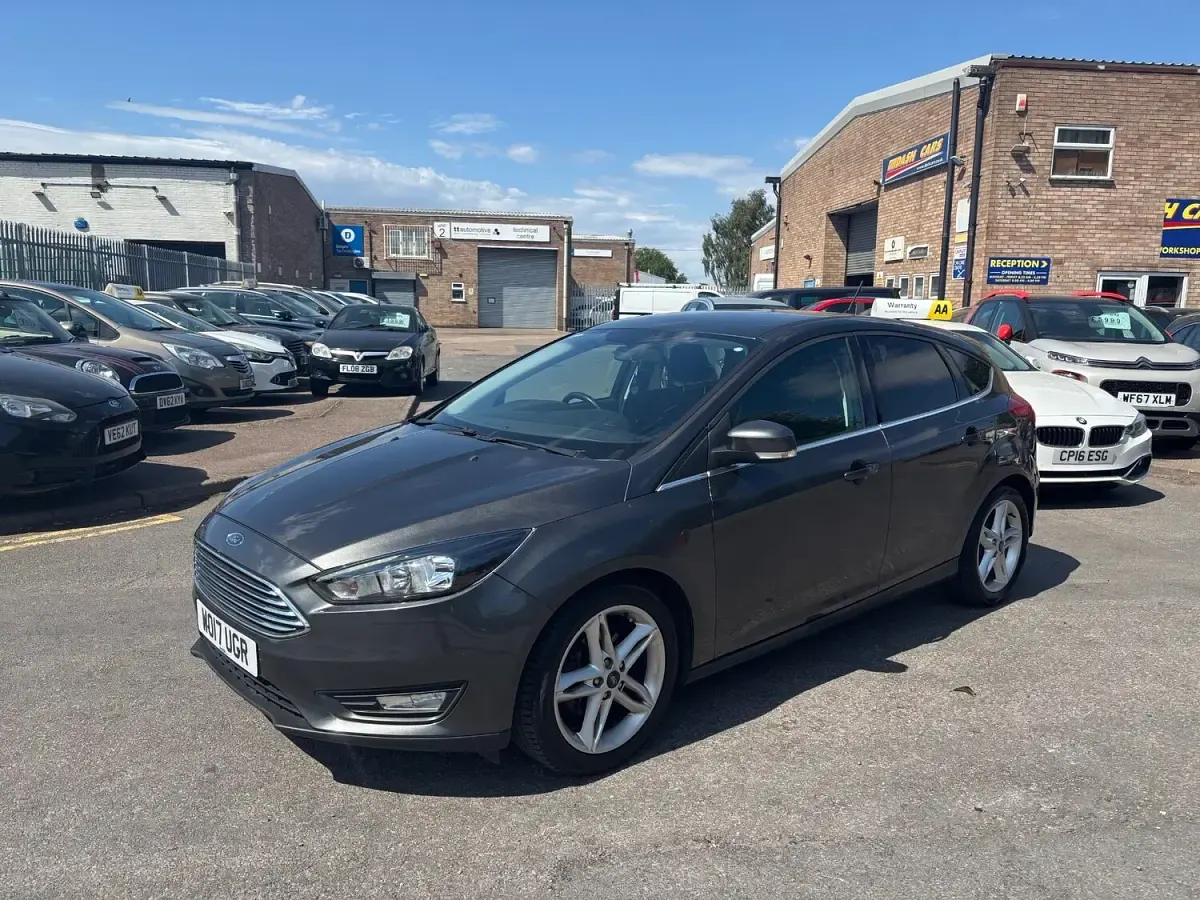 Used Ford Focus Zetec 125 HP (91 kW) 2017 Grey Hatchback