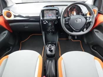 Used Toyota Aygo X-cite 68 HP (50 kW) 2015 Orange Hatchback