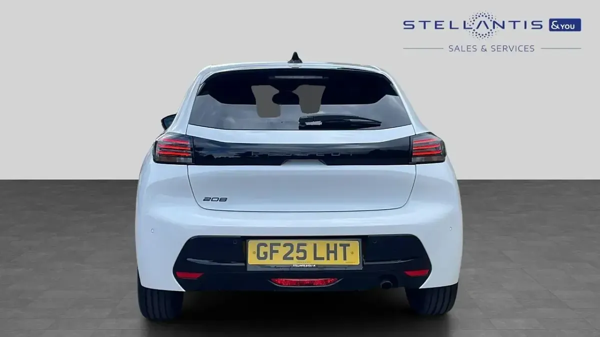 Used Peugeot 208 Allure 99 HP (72 kW) 2025 White Hatchback