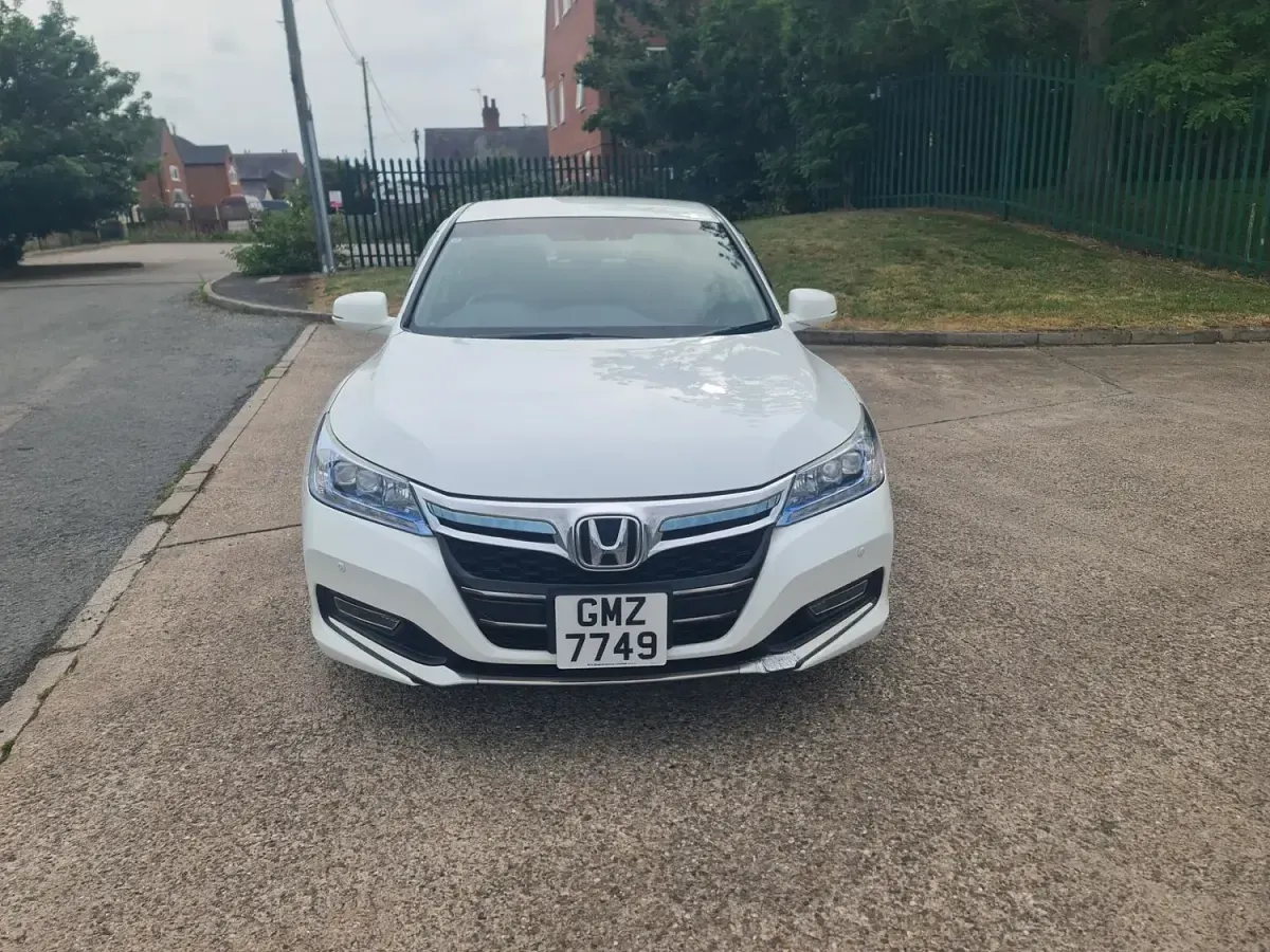Used Honda Accord Hybrid 214 HP (157 kW) 2013 White Sedan