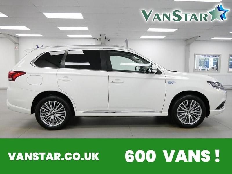 White Used 2020 Mitsubishi Outlander P-HEV Plus | £14,789 (Fair price) - Image 1/4