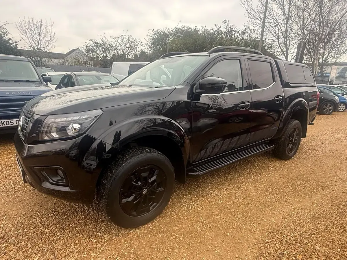Used Nissan Navara N-Guard 190 HP (139 kW) 2021 Black Pickup