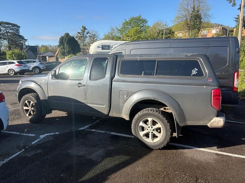 Begagnad Nissan Navara 174 HK (127 kW) 2006 Grå Pickup