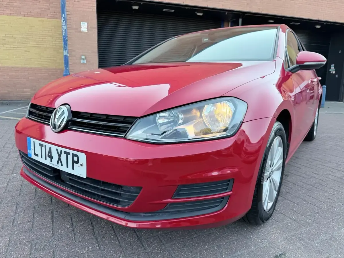 Used VW Golf VII SE 120 HP (88 kW) 2014 Red Hatchback