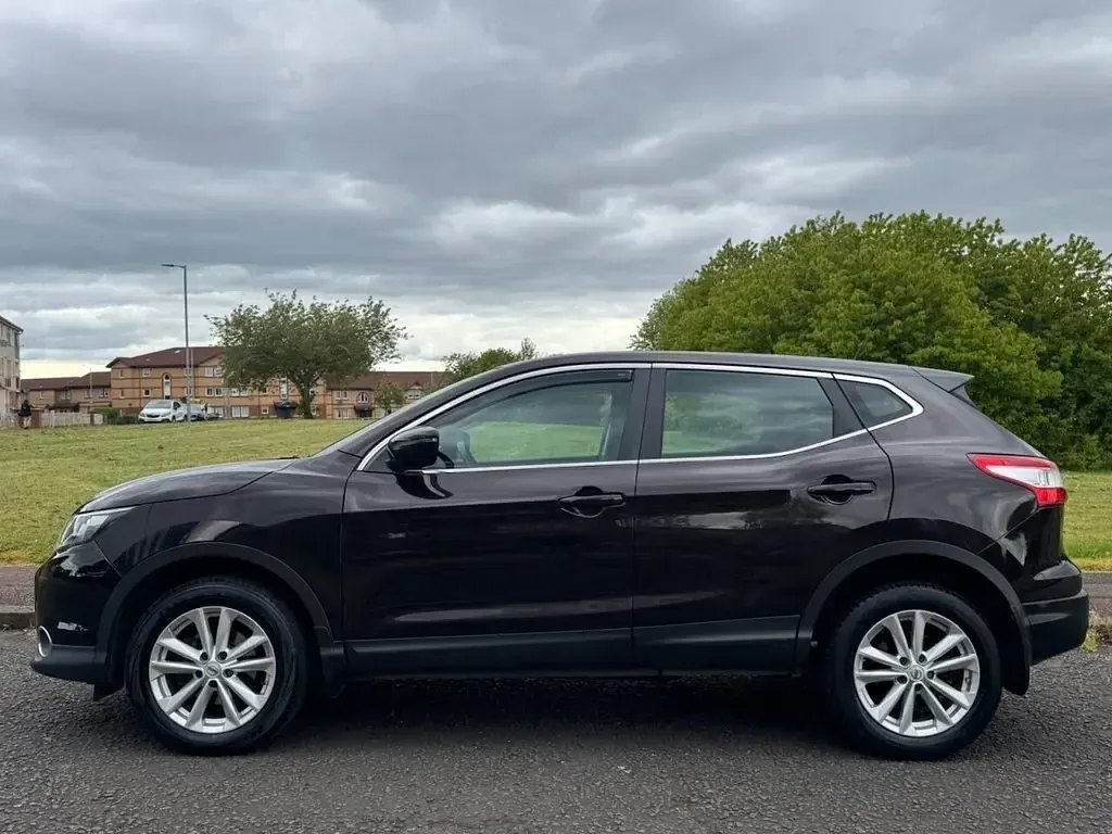 Second-hand Nissan Qashqai Acenta 110 CP (80 kW) 2015 Negru SUV