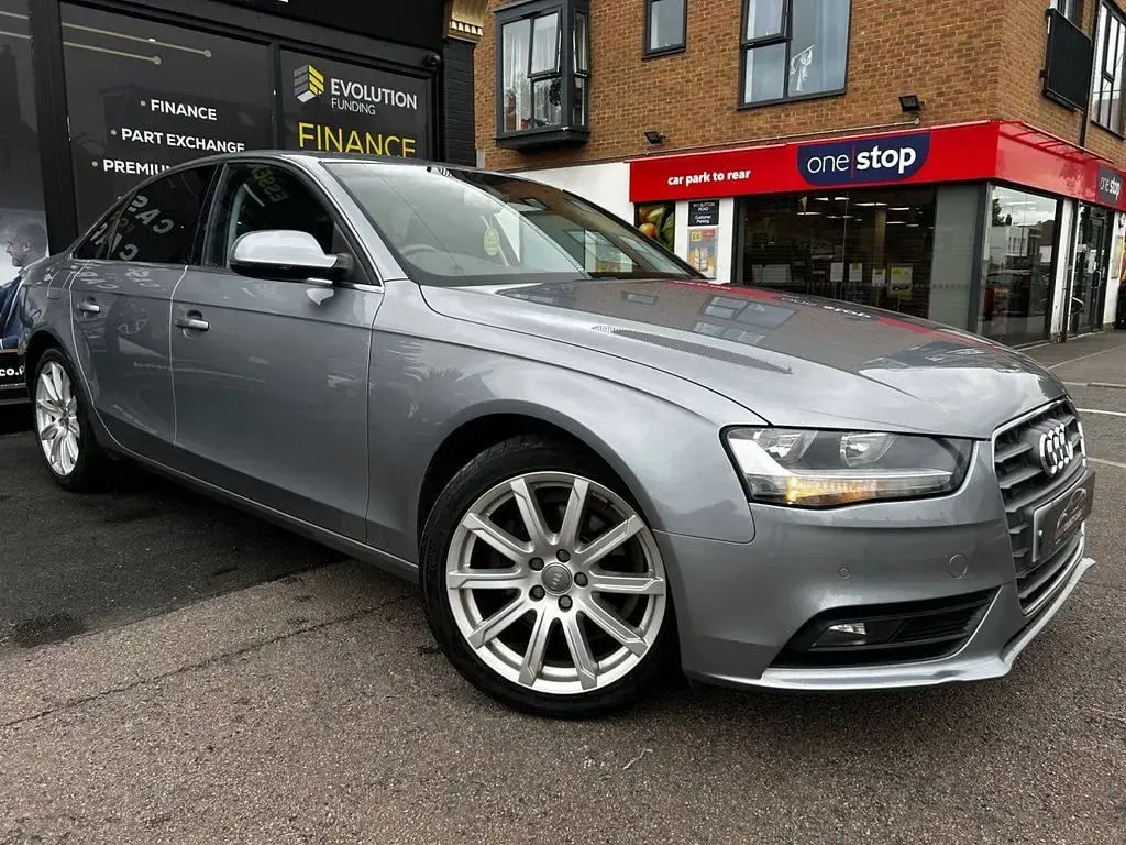 Used Audi A4 Advanced 177 HP (130 kW) 2015 Grey Sedan