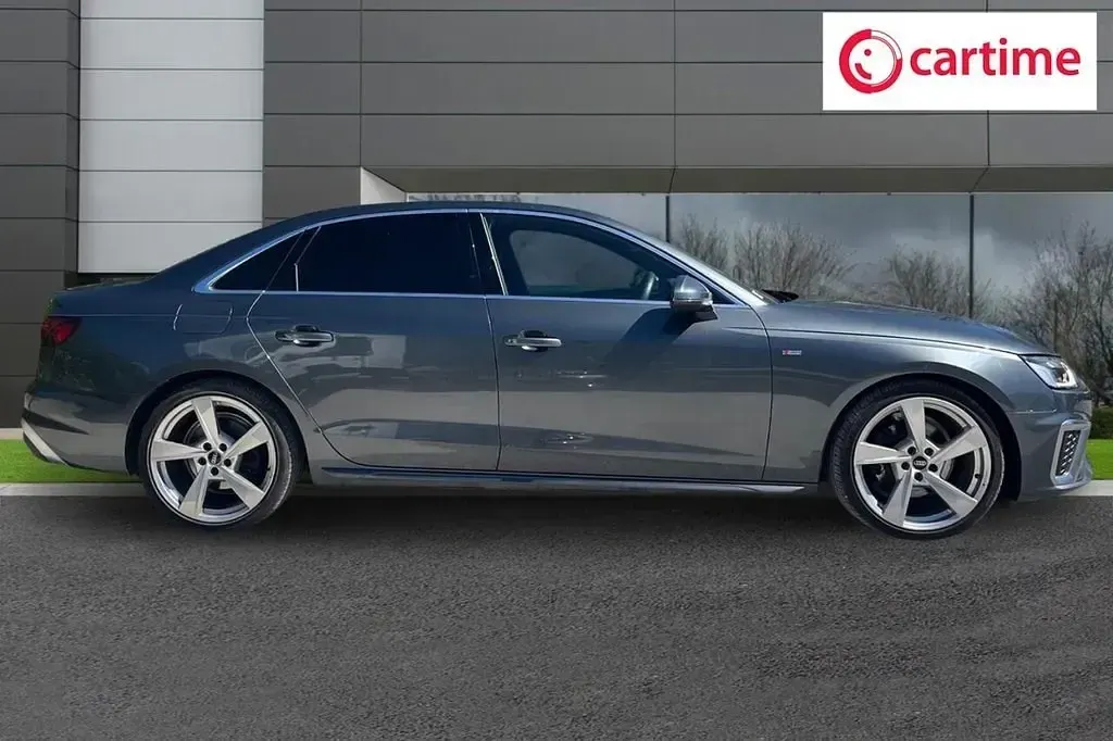 Usado Audi A4 S-Line 150 HP (110 kW) 2023 Cinzento Sedan