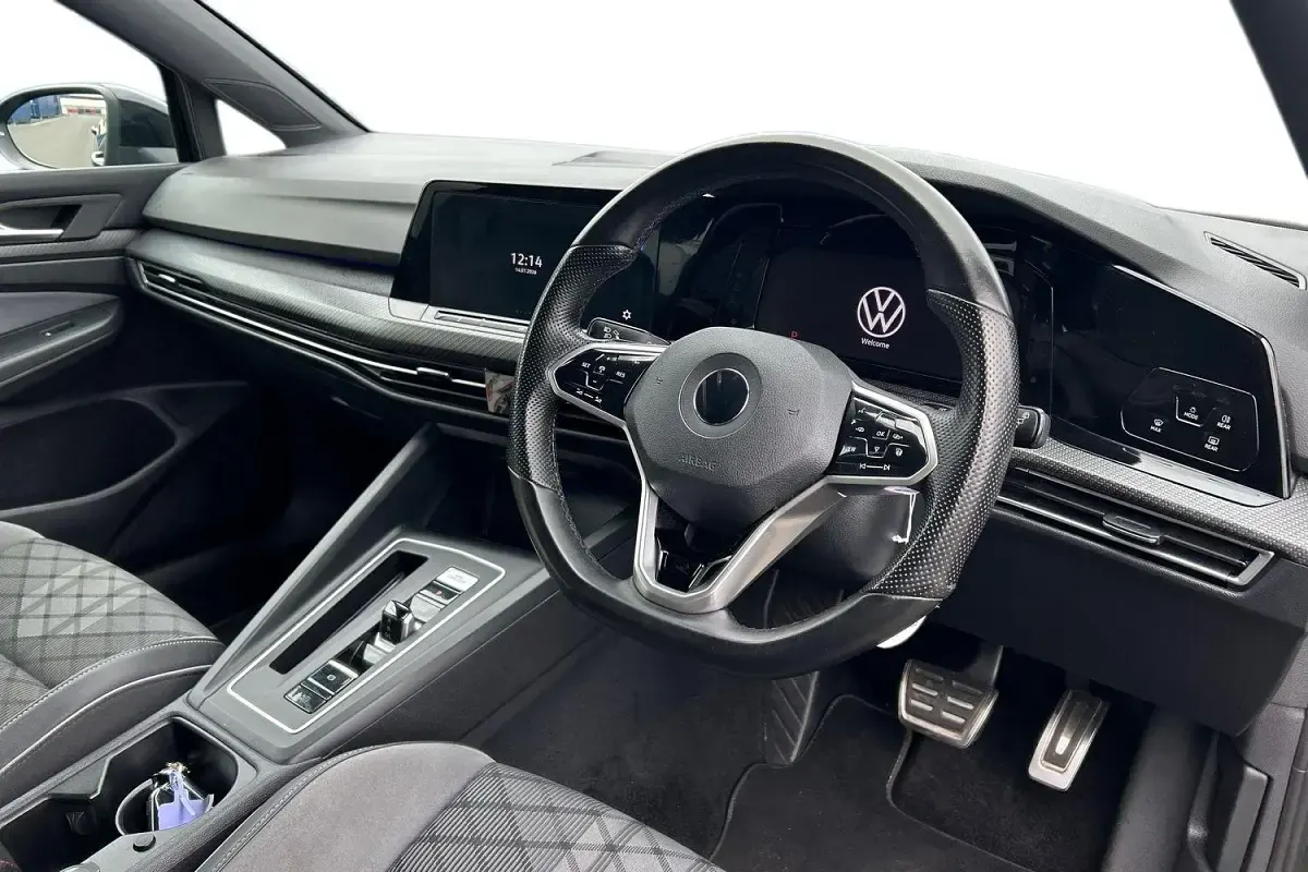 Used VW Golf VII R-line 150 HP (110 kW) 2021 Siler Hatchback