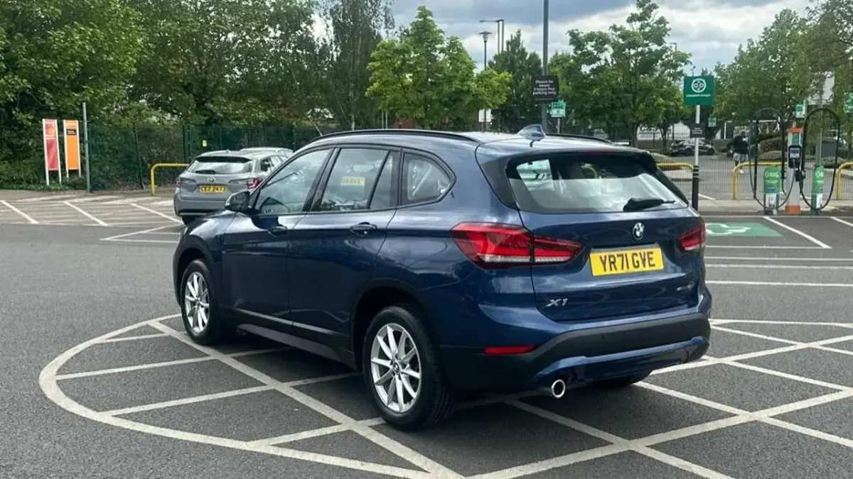 Usado BMW X1 Comfort Edition 134 CV (98 kW) 2021 Azul SUV