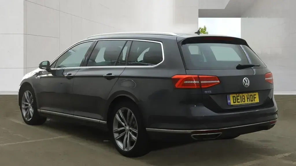 Used VW Passat GTE 218 HP (160 kW) 2018 Indium grey Estate