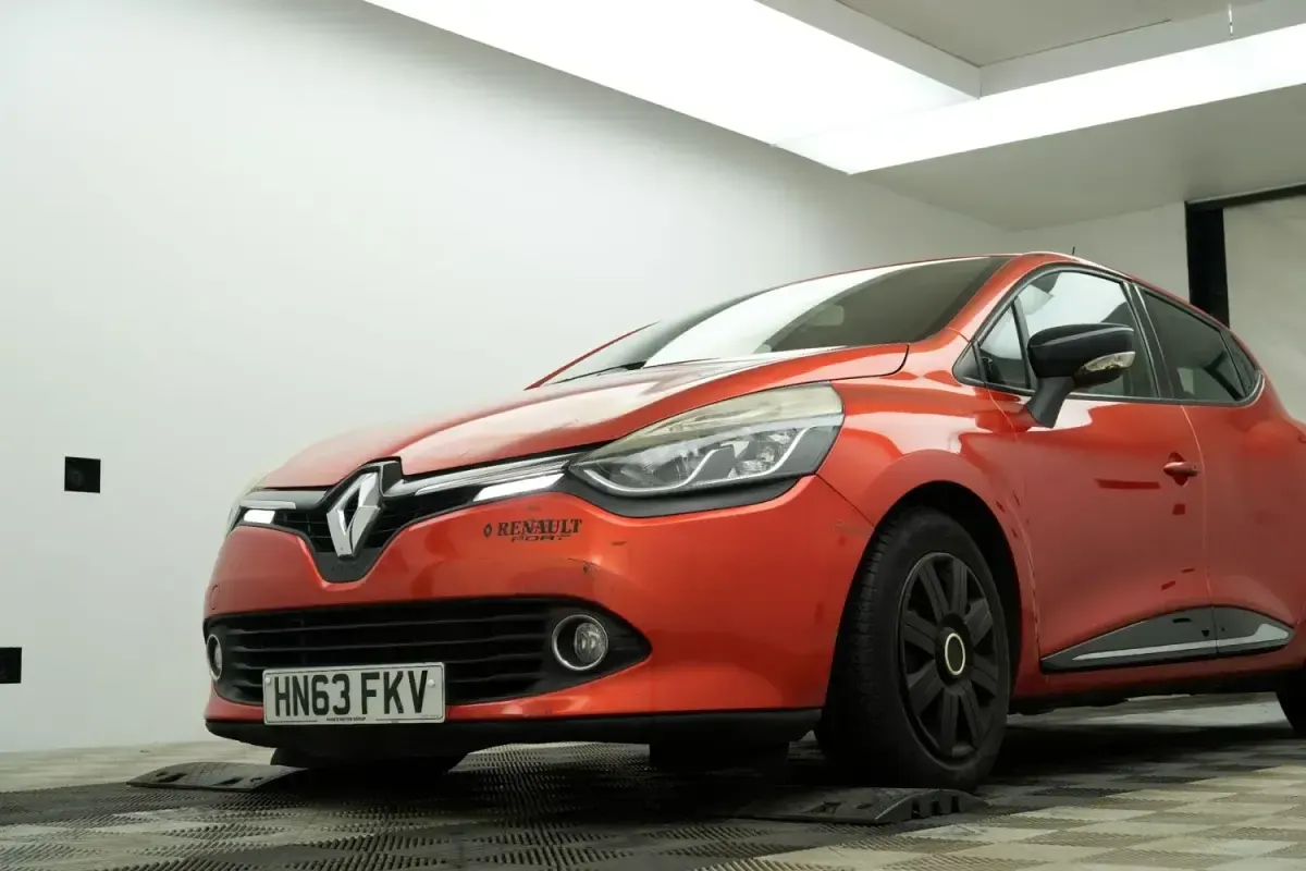 Usado Renault Clio IV Dynamique 90 HP (66 kW) 2013 Vermelho Citadino