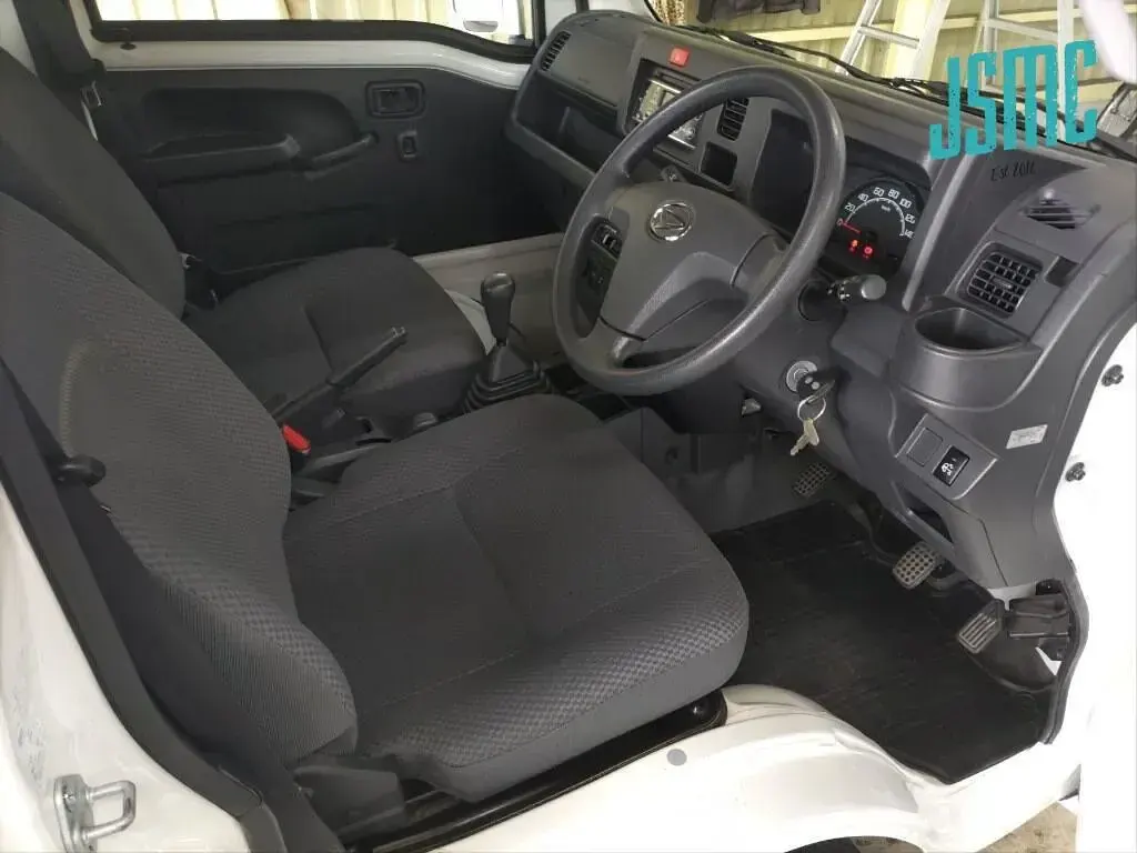 Used Daihatsu Hijet 2015 White MPV