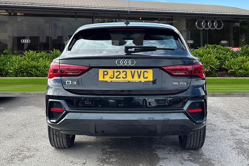 Używany Audi Q3 Sport 150 KM (110 kW) 2023 Czarny SUV