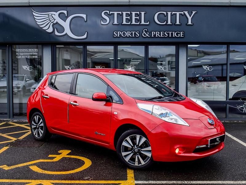 Red Used 2015 Nissan Leaf Tekna Hatchback | £3,385 (Fair price) - Image 1/3