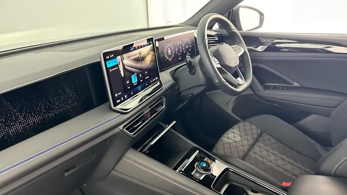 Używany VW Tiguan R-line 150 KM (110 kW) 2025 Szary SUV
