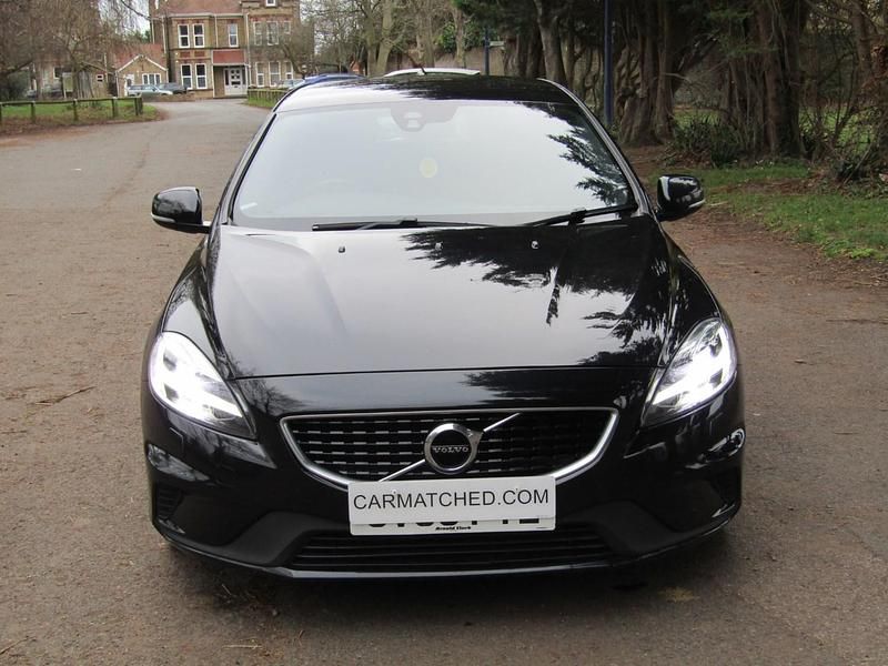Begagnad Volvo V40 R-Design 122 HK (89 kW) 2018 Svart Halvkombi