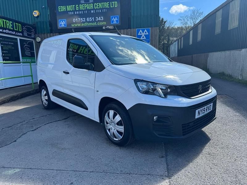Used Peugeot Partner 2019 White MPV