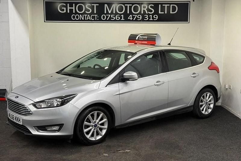 Used Ford Focus Titanium 125 HP (91 kW) 2016 Silver Hatchback