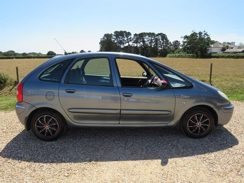 Używany Citroën Xsara Picasso 2008 Szary Minivan