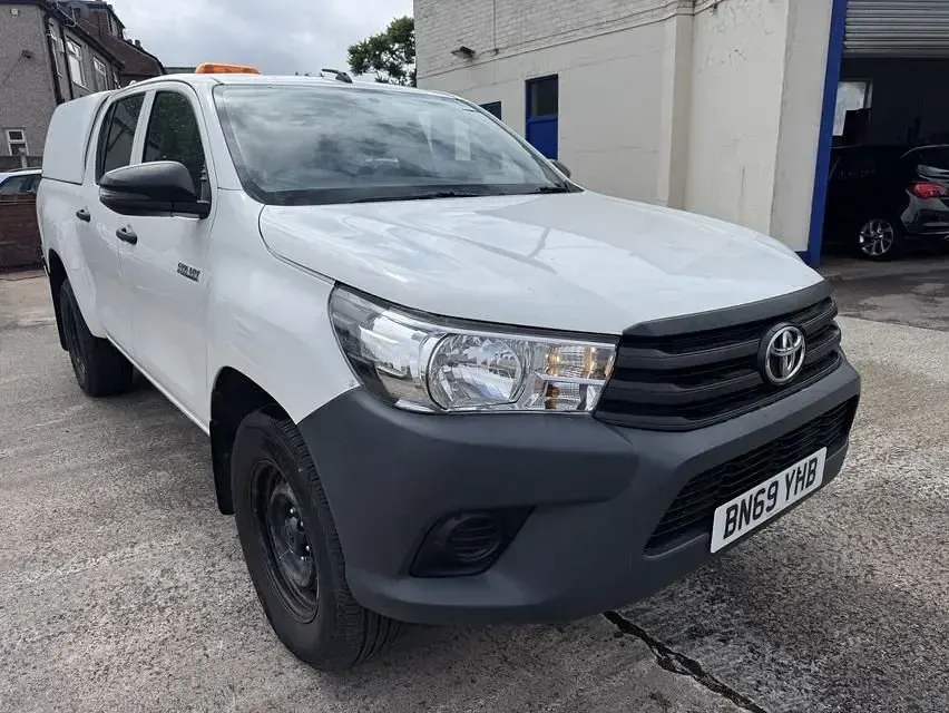 Used Toyota HiLux Active 150 HP (110 kW) 2019 White Pickup