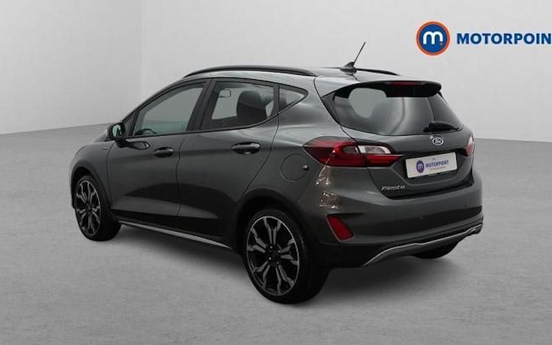Usado Ford Fiesta Active X 101 HP (74 kW) 2023 Cinzento Citadino