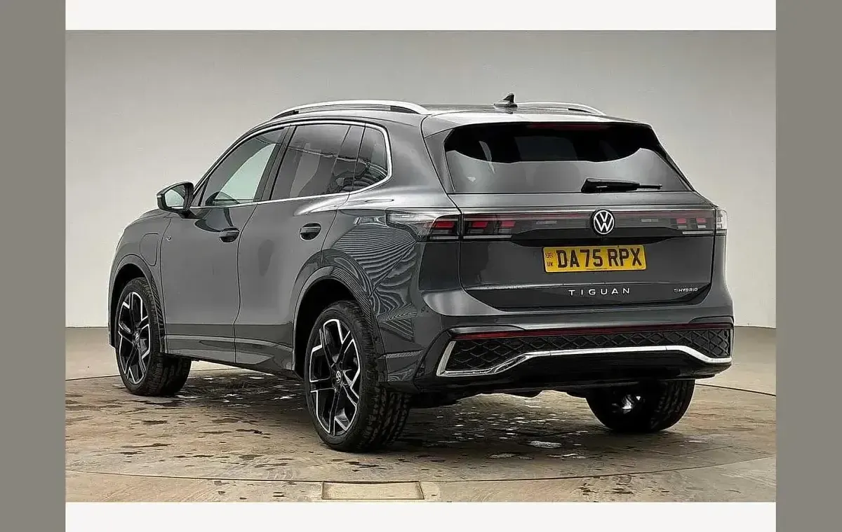 Used VW Tiguan R-line 267 HP (196 kW) 2025 Grey SUV