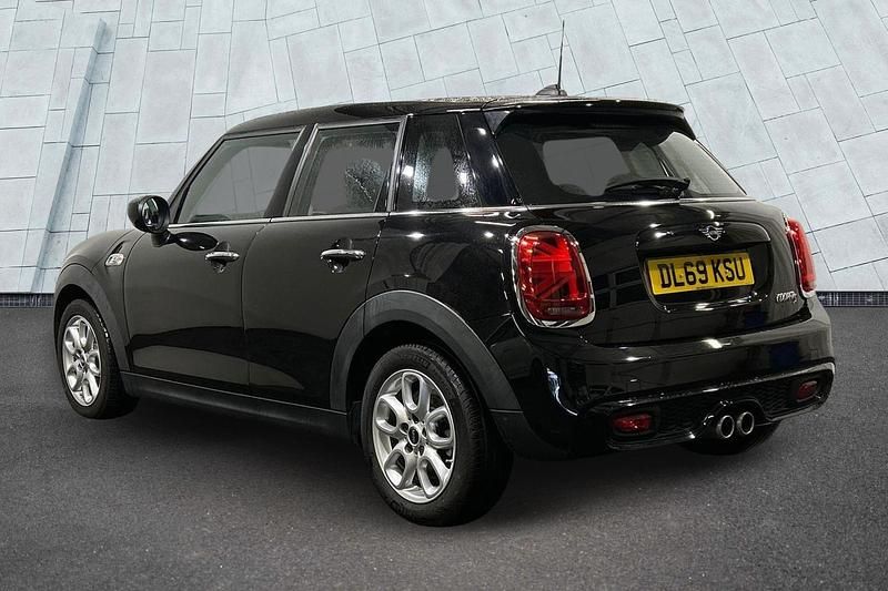 Usado Mini Cooper S Classic 189 HP (139 kW) 2020 Preto Citadino