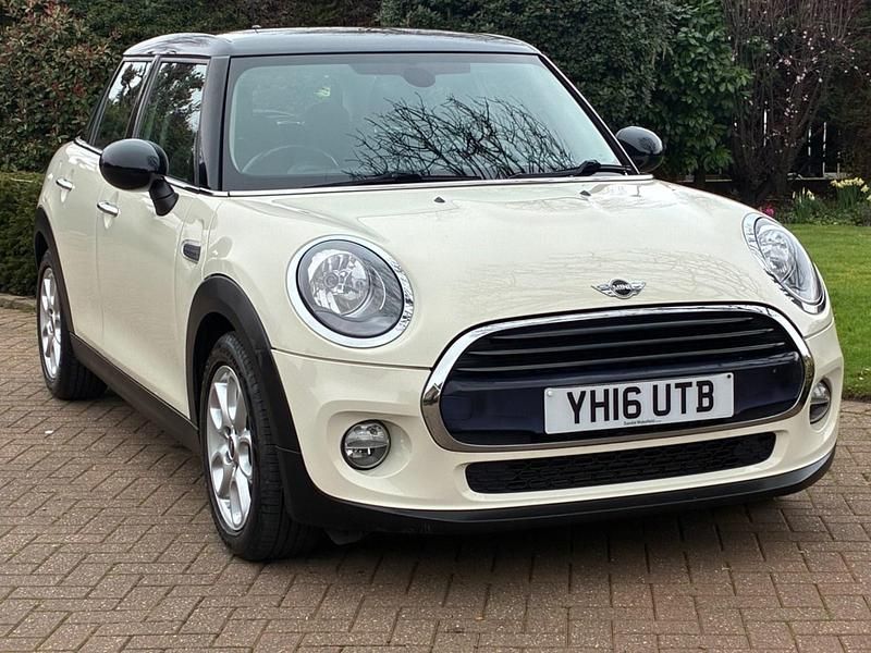 Used Mini Cooper Hatch 2016 White Hatchback
